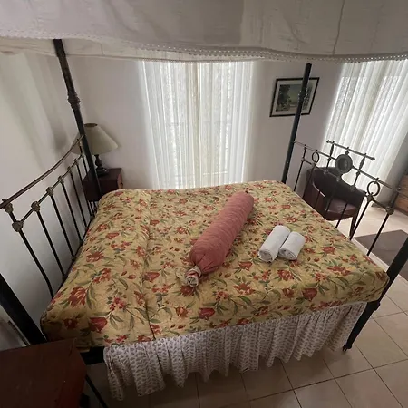 Nostalgia Boutique * 凯里尼亚