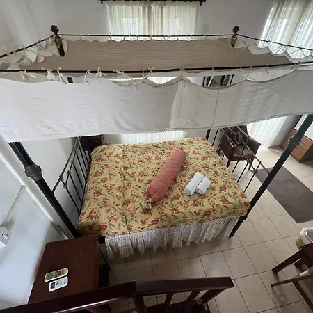 Nostalgia Boutique *