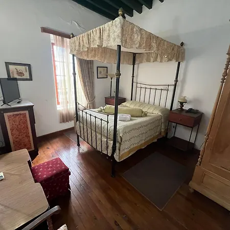 Nostalgia Boutique *