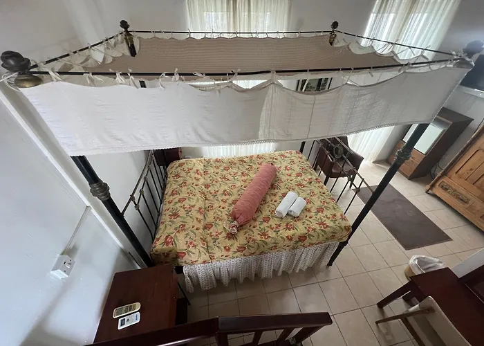 Nostalgia Boutique *