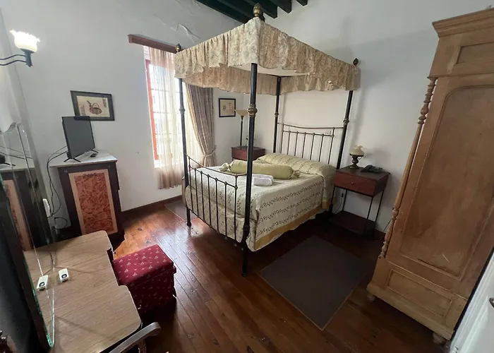 Nostalgia Boutique *